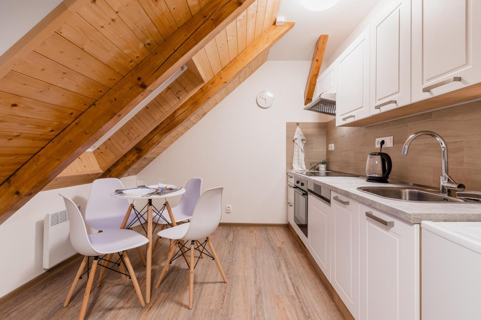 Romanticky Loft Parking U Hlavniho Nadrazi Olomouc Buitenkant foto